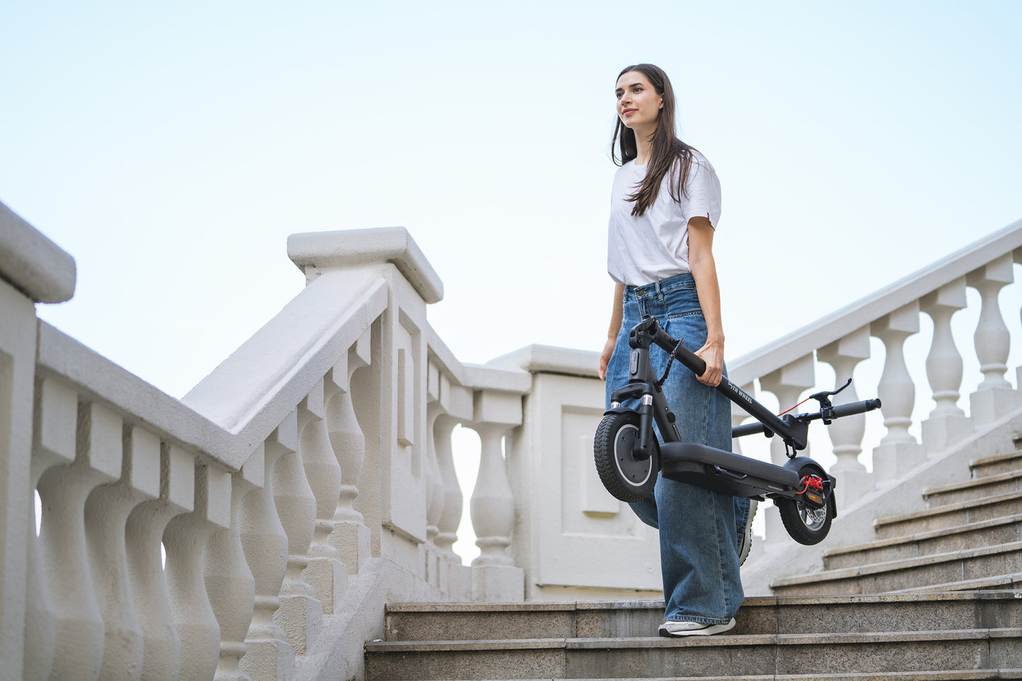 5TH WHEEL V40PRO Electric Scooter | 800W Peak Motor & 25 Mile Range with Ambient Lighting System