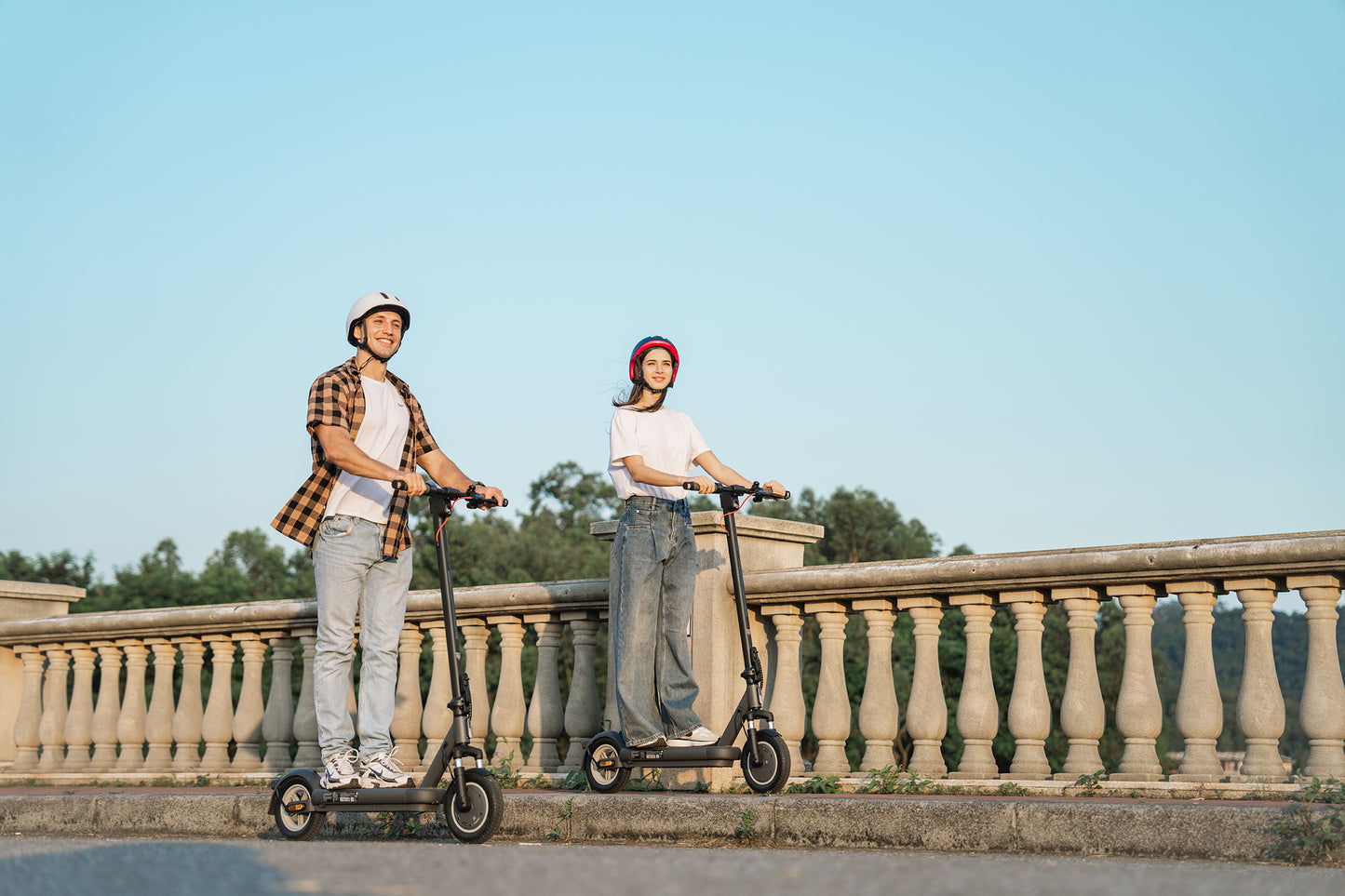 5TH WHEEL V40PRO Electric Scooter | 800W Peak Motor & 25 Mile Range with Ambient Lighting System