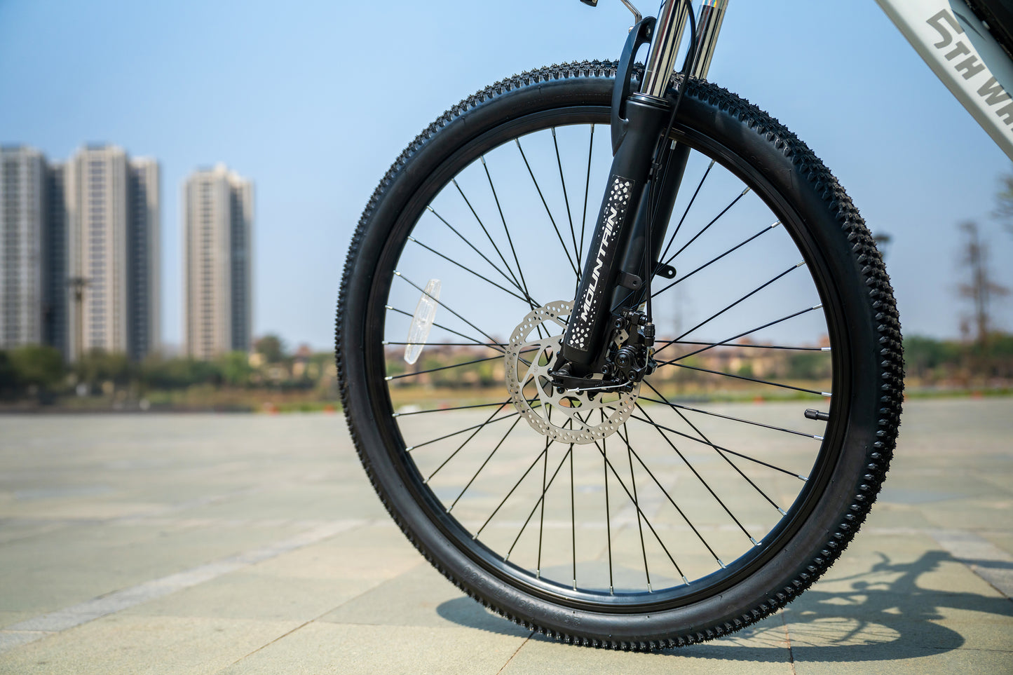5TH WHEEL DISCOVER Commuter Electric Bike | 700W Peak Motor & 28 Mile Range